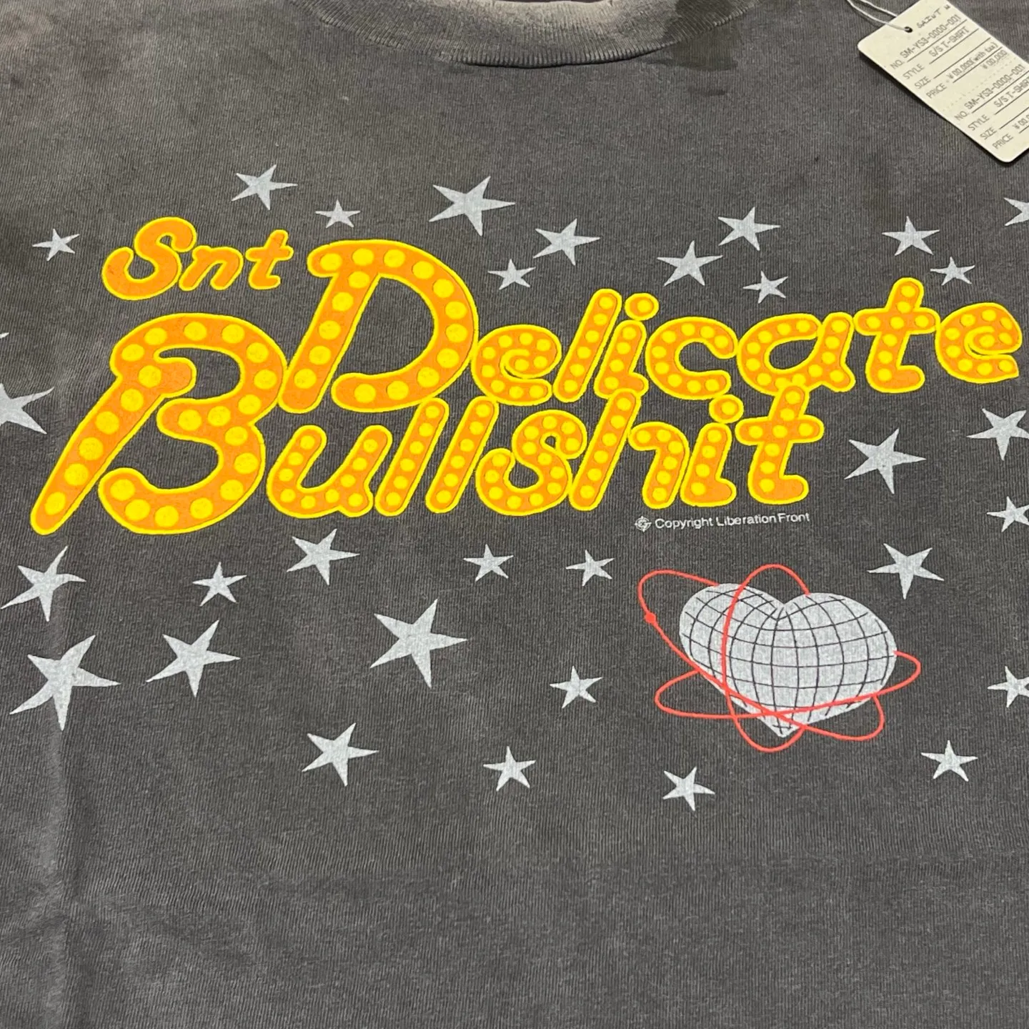 SAINT Mxxxxxx DELICATE BULLSHIT SS TEE/BLK Star Neon Slogan Printed TEE Washed Black S-XL New Vintage Washed and Distressed Ceiling! Loyal to the original version. Main mark and wash mark are matched. Tube-woven fabric without side seams. Non-open width version. Authentic level printing restoration proofing. Top purchasing agent level.